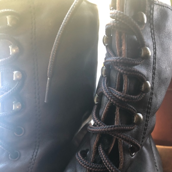 LaceUp leather Boots - Picture 3 of 8